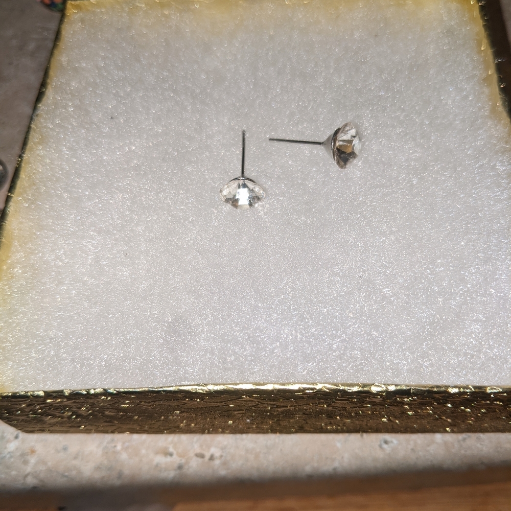 Stuff - Picture 8 of 16